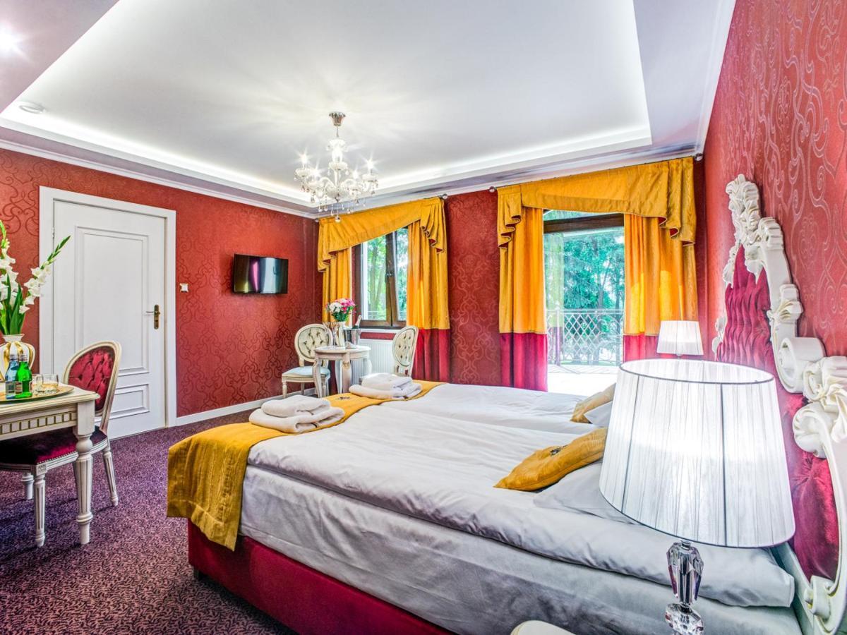 Royal Palace Centrum Bankietowe Sanok Luaran gambar