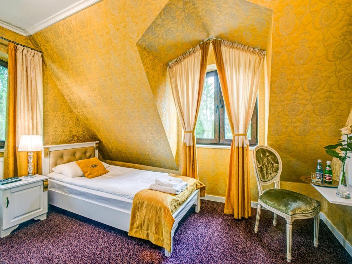 Royal Palace Centrum Bankietowe Sanok Luaran gambar