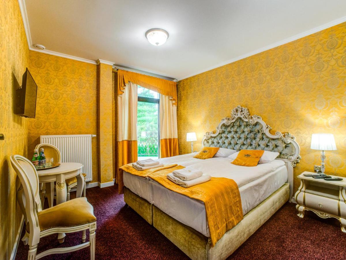 Royal Palace Centrum Bankietowe Sanok Luaran gambar