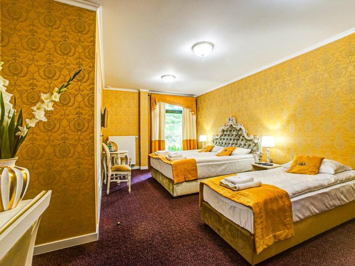 Royal Palace Centrum Bankietowe Sanok Luaran gambar