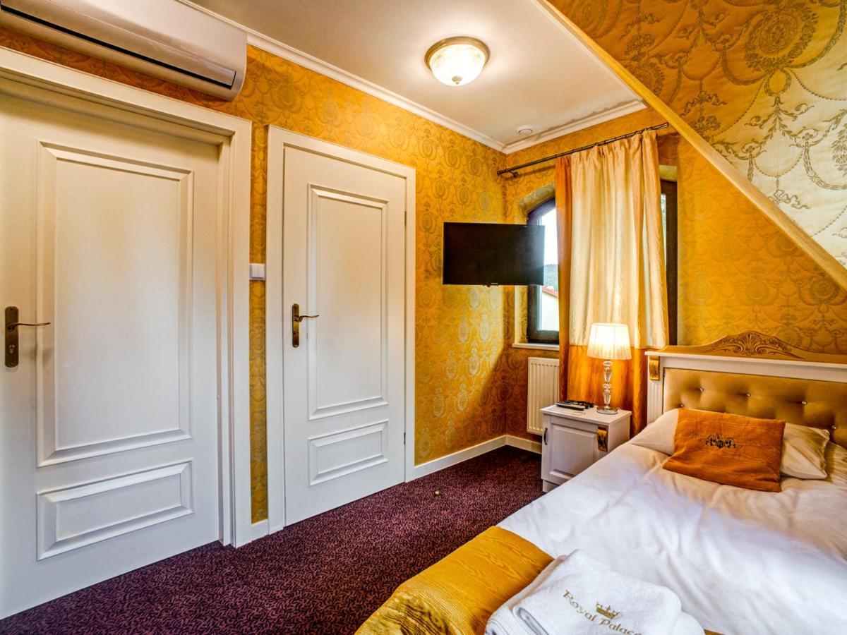 Royal Palace Centrum Bankietowe Sanok Luaran gambar