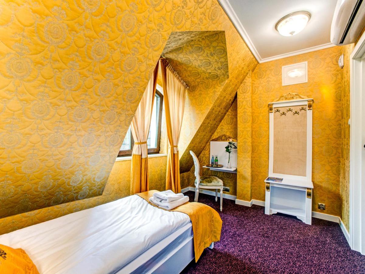 Royal Palace Centrum Bankietowe Sanok Luaran gambar