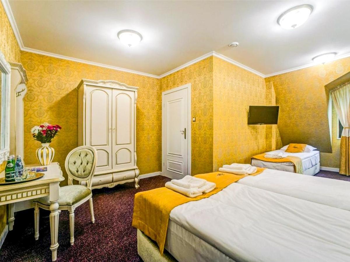 Royal Palace Centrum Bankietowe Sanok Luaran gambar