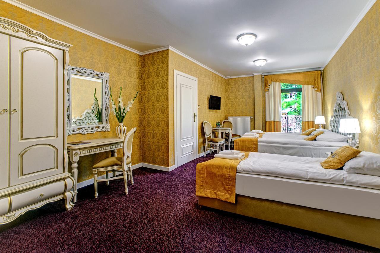Royal Palace Centrum Bankietowe Sanok Luaran gambar